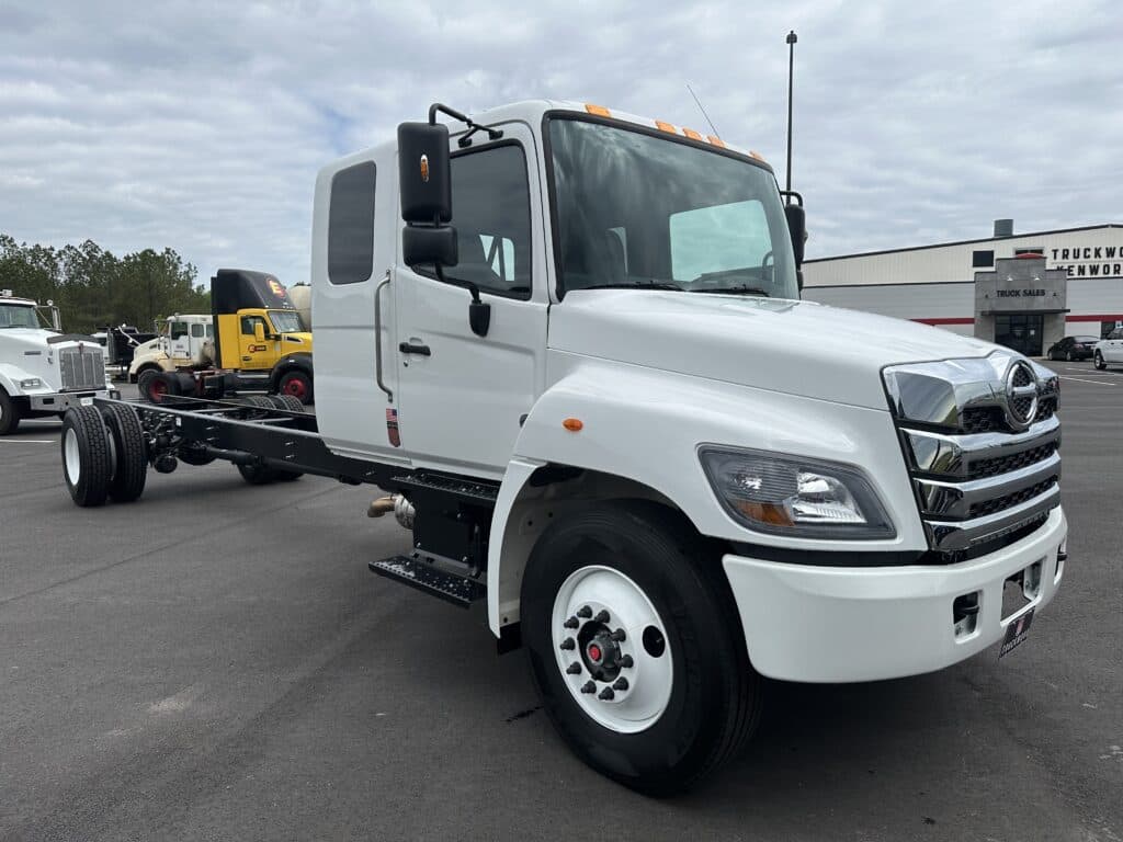2027 Hino L6 - Photo 1