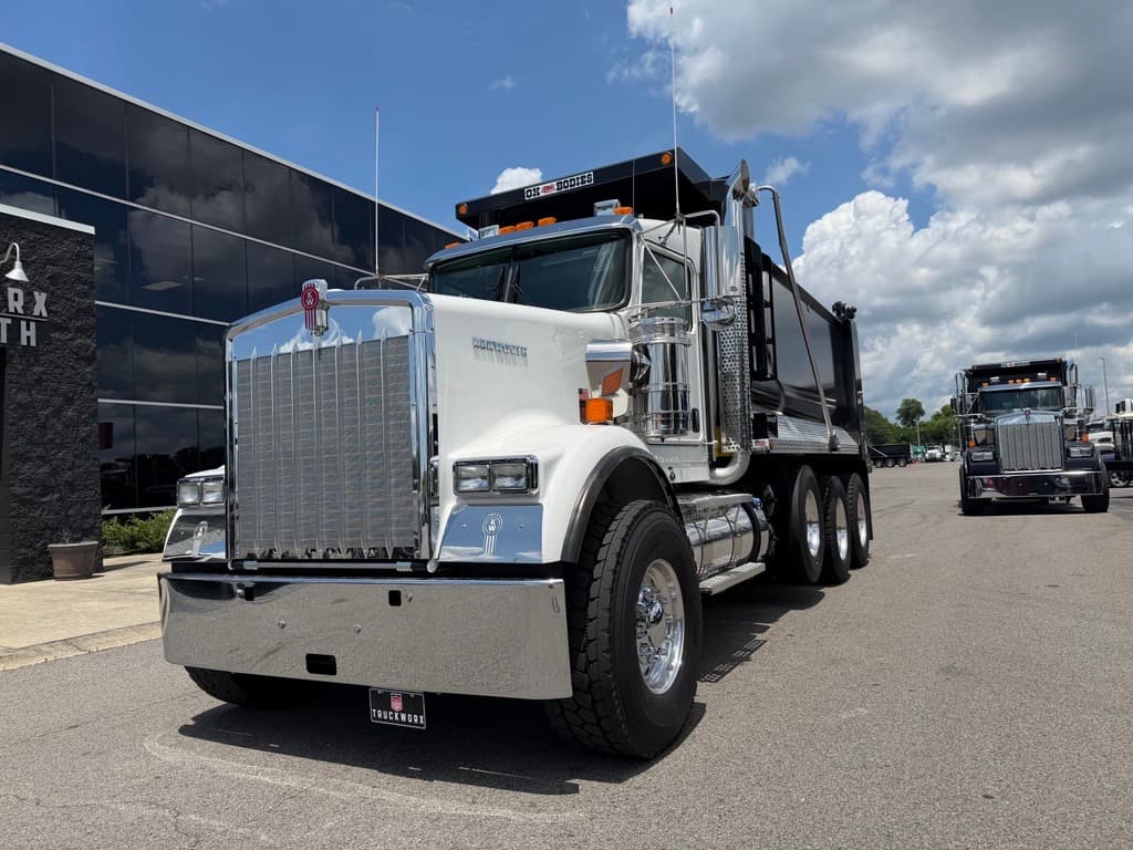 2027 Kenworth W900B - Photo 1