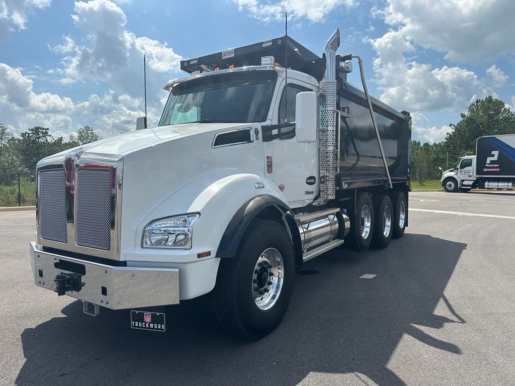 2027 Kenworth T880 - Photo 1