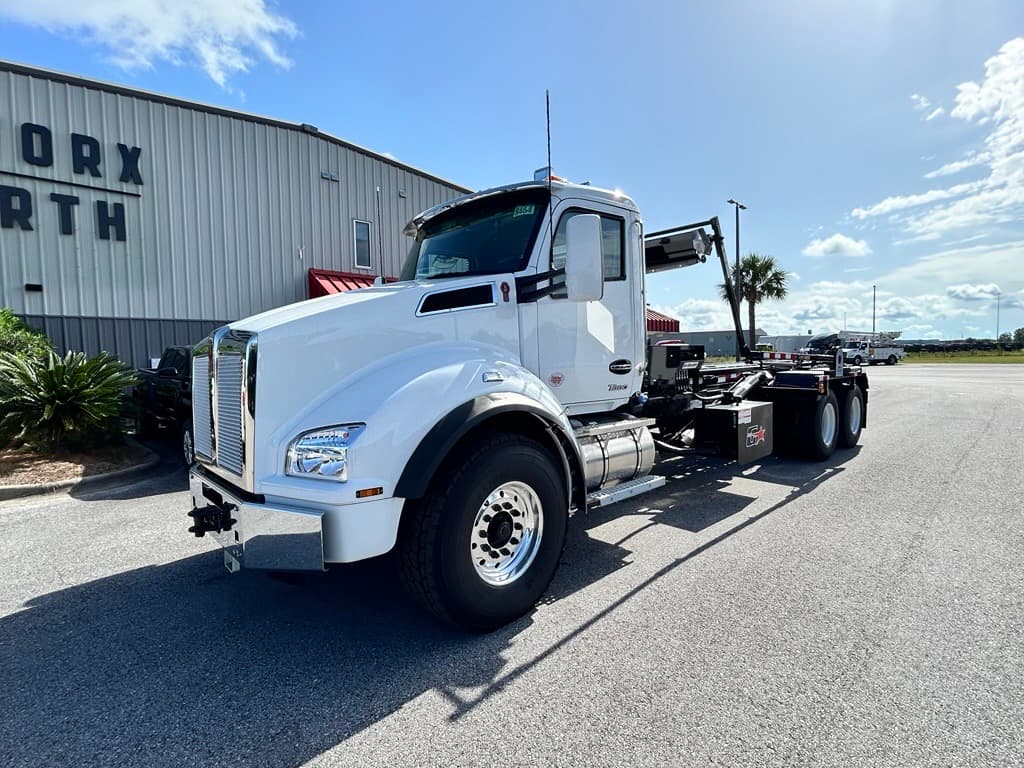 2027 Kenworth T880 - Photo 1