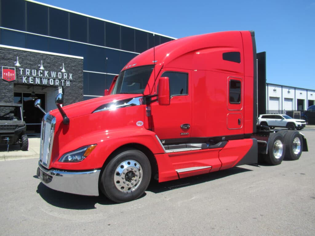 2027 Kenworth T680 - Photo 1