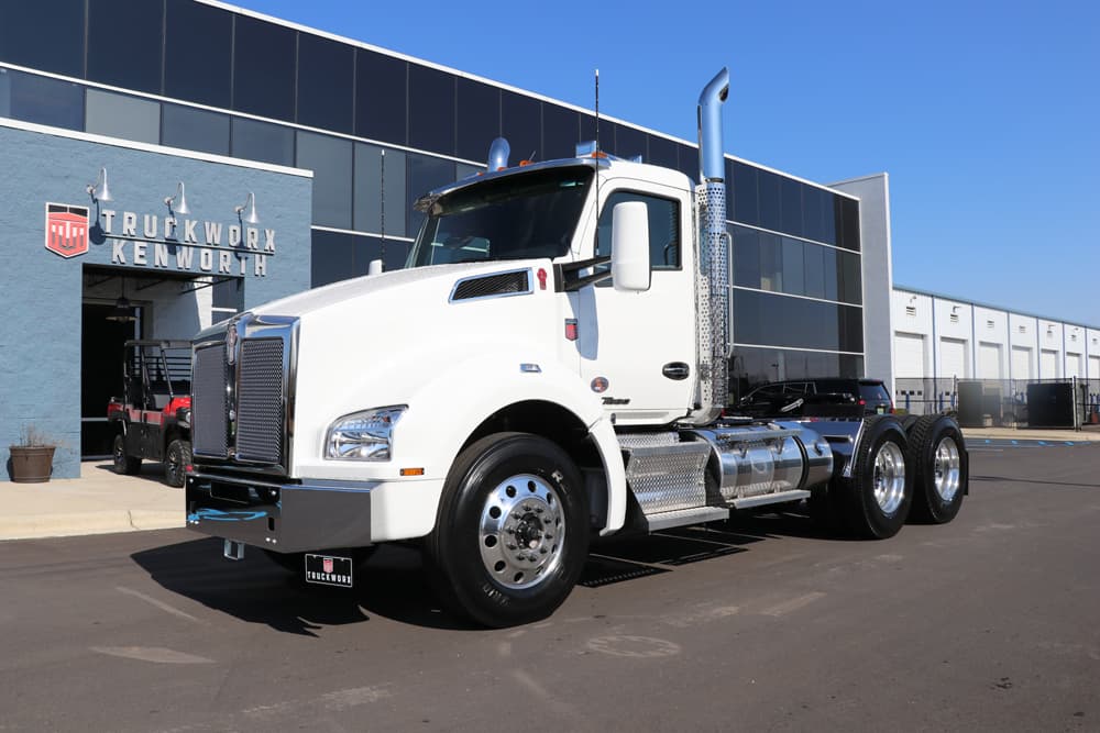 2027 Kenworth T880 - Photo 1