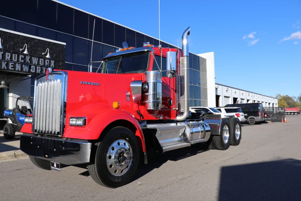 2027 Kenworth W900L - Photo 1