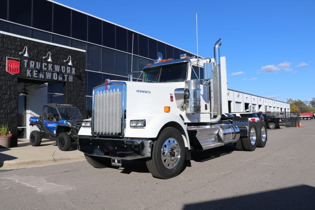 2027 Kenworth W900L - Photo 1