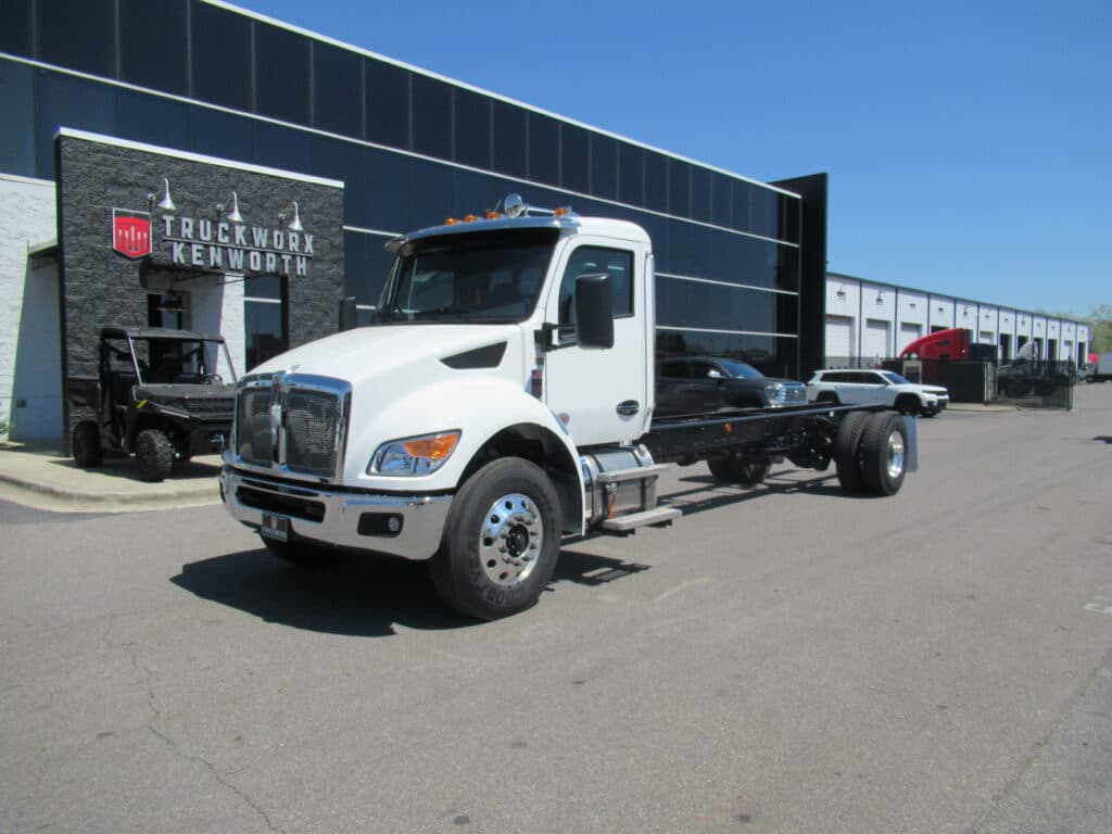 2027 Kenworth T380 - Photo 1