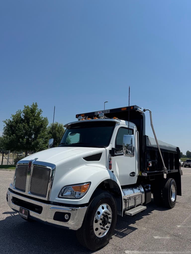 2027 Kenworth T380 - Photo 1