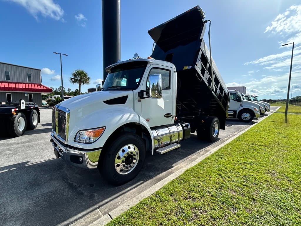 2027 Kenworth T380 - Photo 1