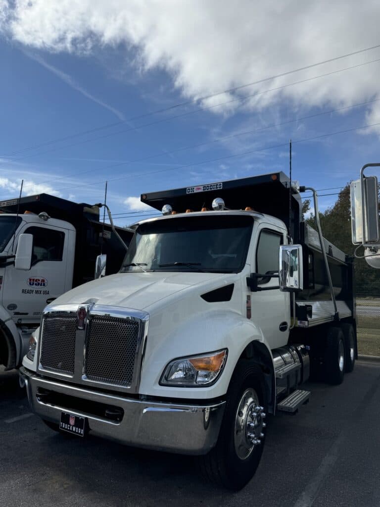 2027 Kenworth T480 - Photo 1