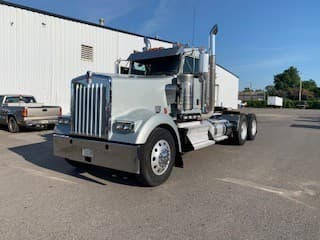 2022 Kenworth W900L - Photo 1