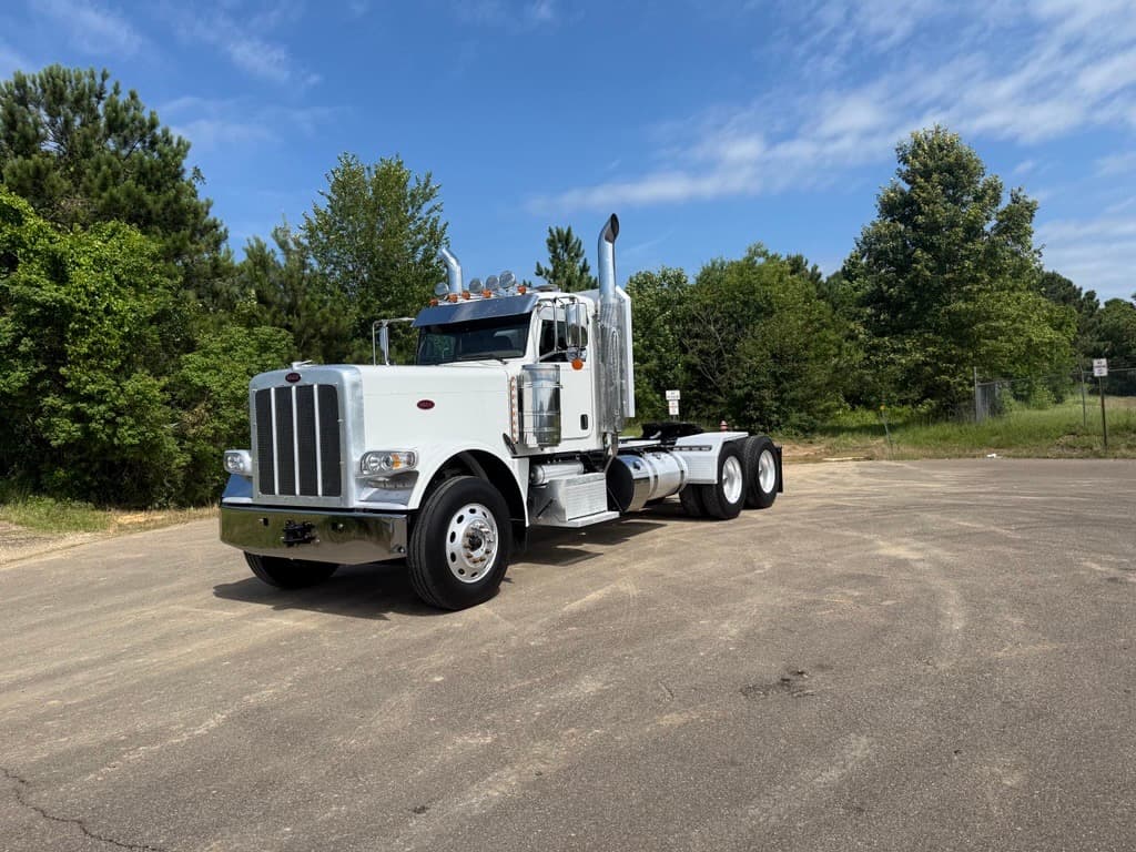 2022 Peterbilt 389 - Photo 1